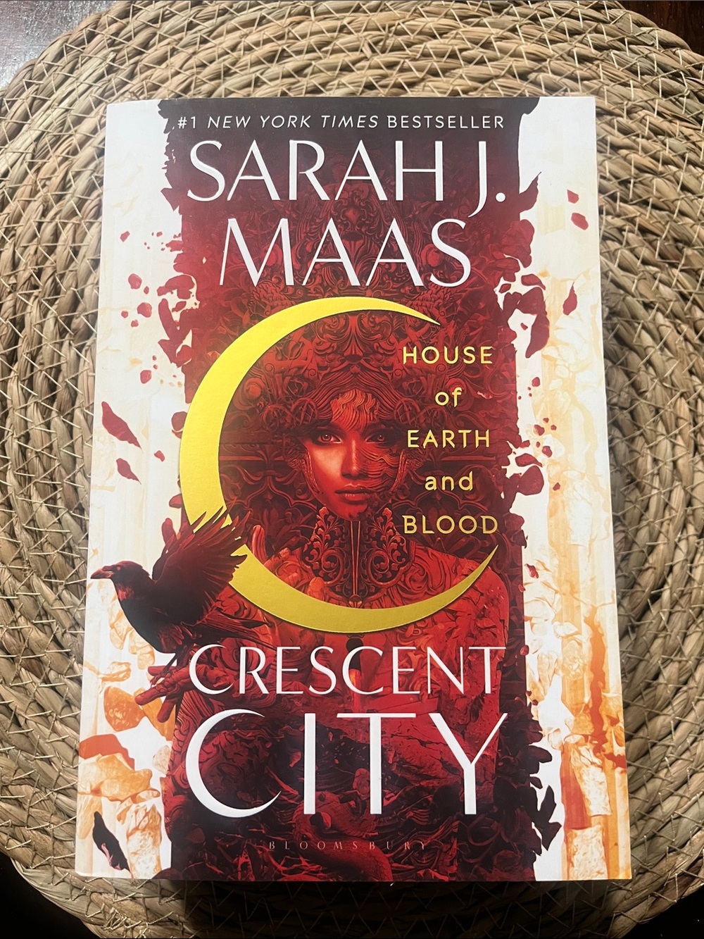 Sarah J. Maas - Crescent City: House of Earth and Blood (Red & Gold Cover)